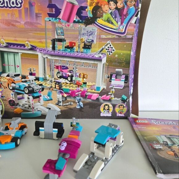 Lego friends creative tuning shop - Picture 3 of 4